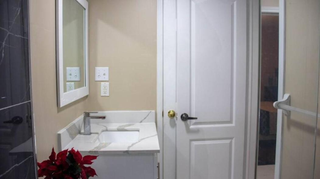 Riz Khan Peaceful Mississauga Home 外观 照片